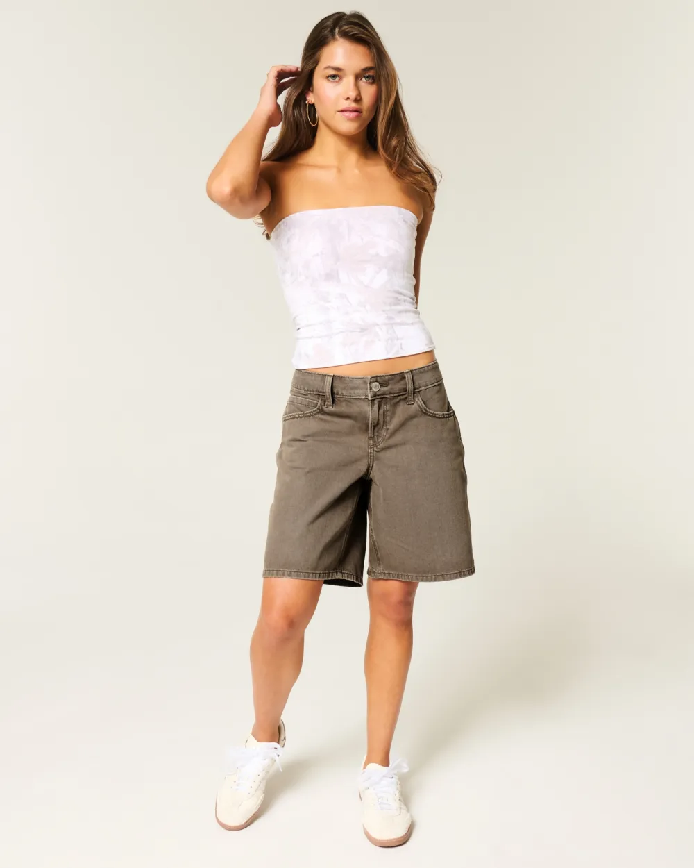 Low-Rise Light Wash Bow Graphic Baggy Jort