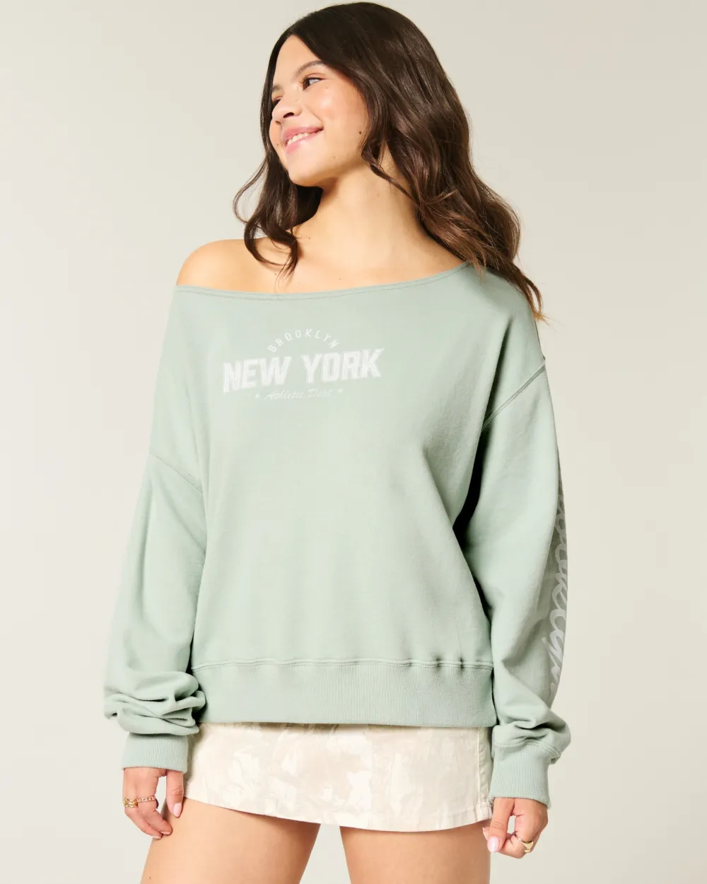 Easy Off-the-Shoulder Connecticut Graphic Sweatshirt