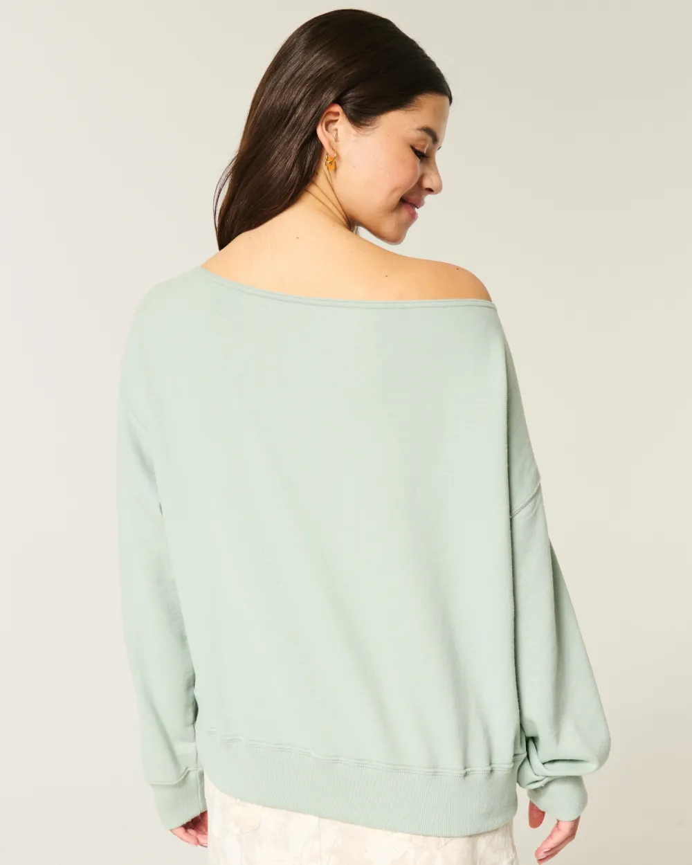 Easy Off-the-Shoulder Connecticut Graphic Sweatshirt