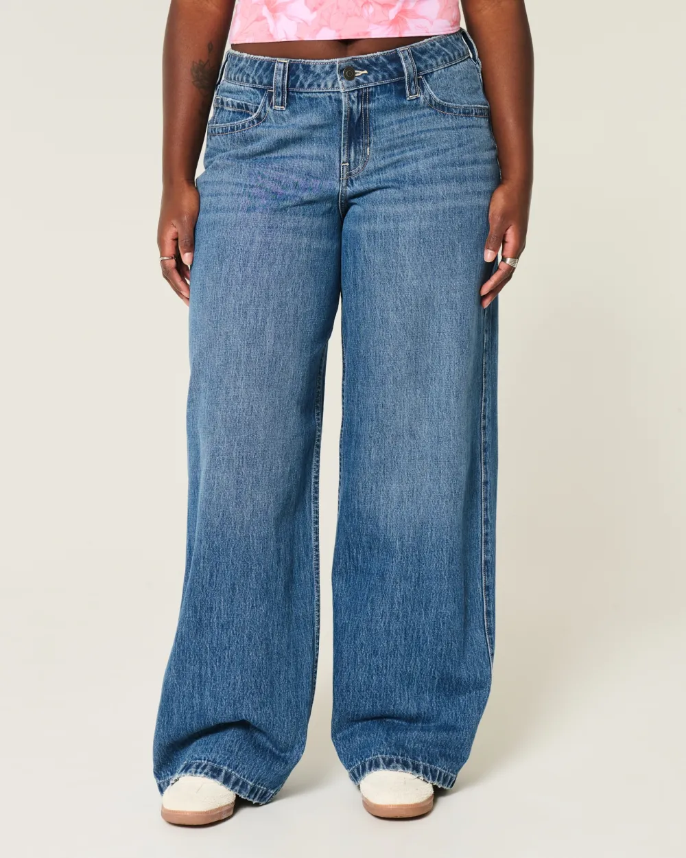 Curvy Low-Rise Medium Wash Super Baggy Jeans