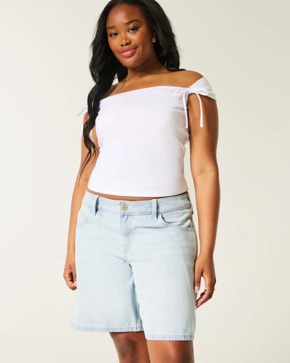 Low-Rise Light Wash Bow Graphic Baggy Jort