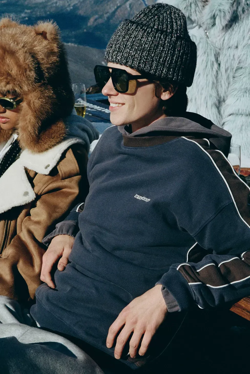 IETS FRANS Paneled Crew Neck Sweatshirt