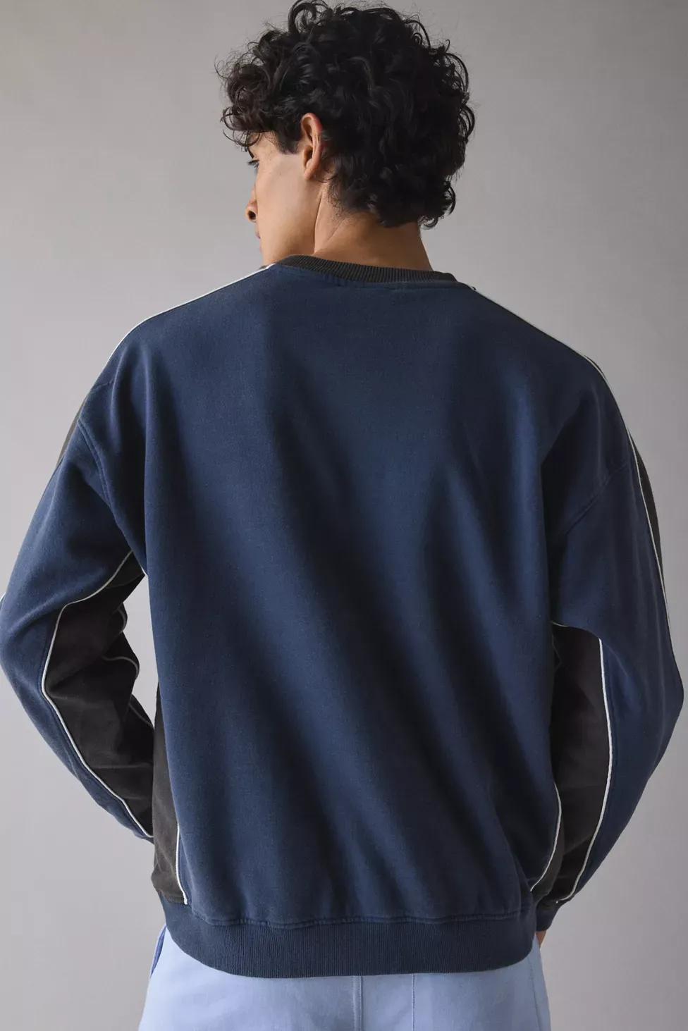 IETS FRANS Paneled Crew Neck Sweatshirt