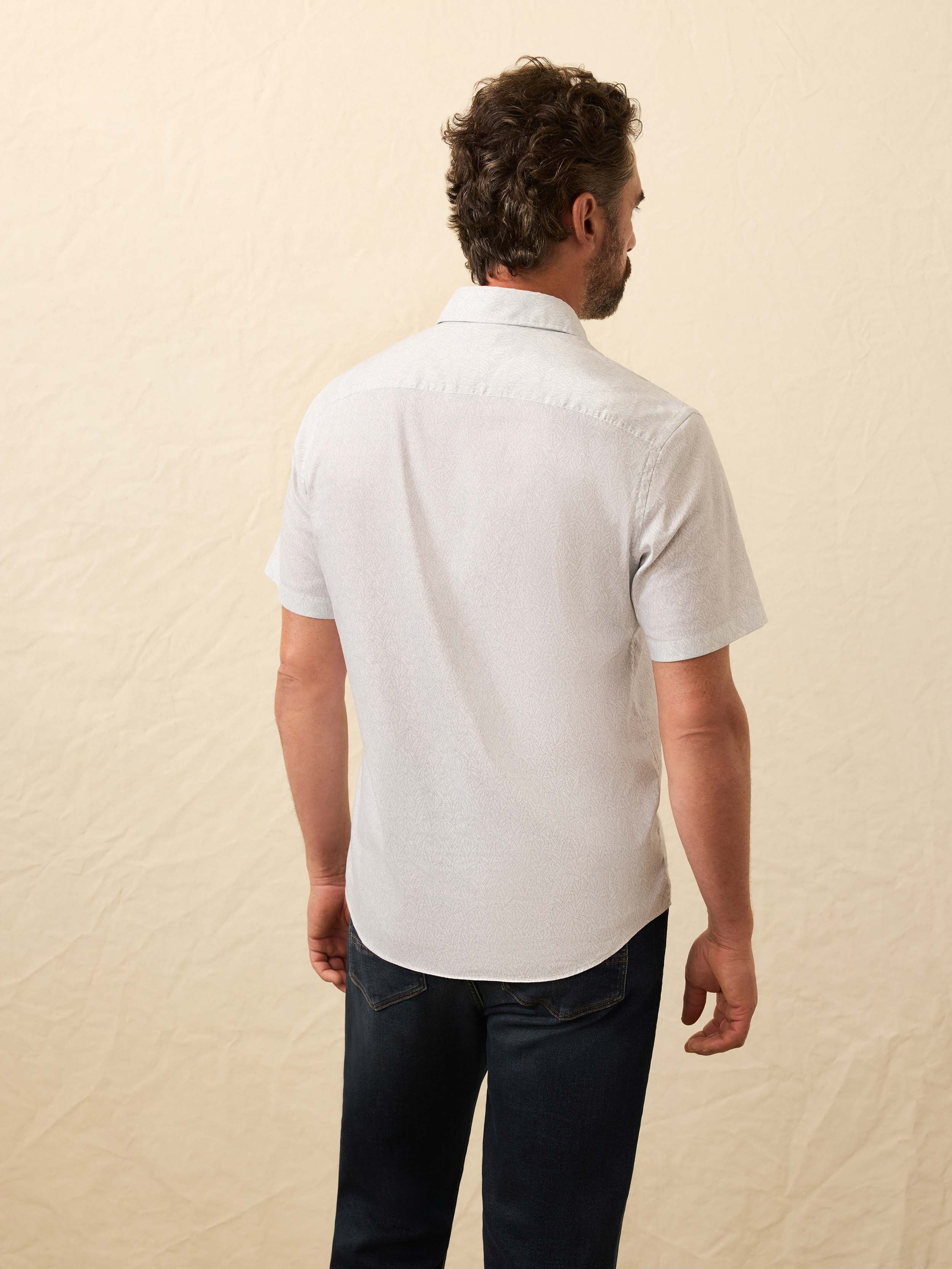 Short-Sleeve Movement™ Monterey Shirt - Ivory Sky Rainforest