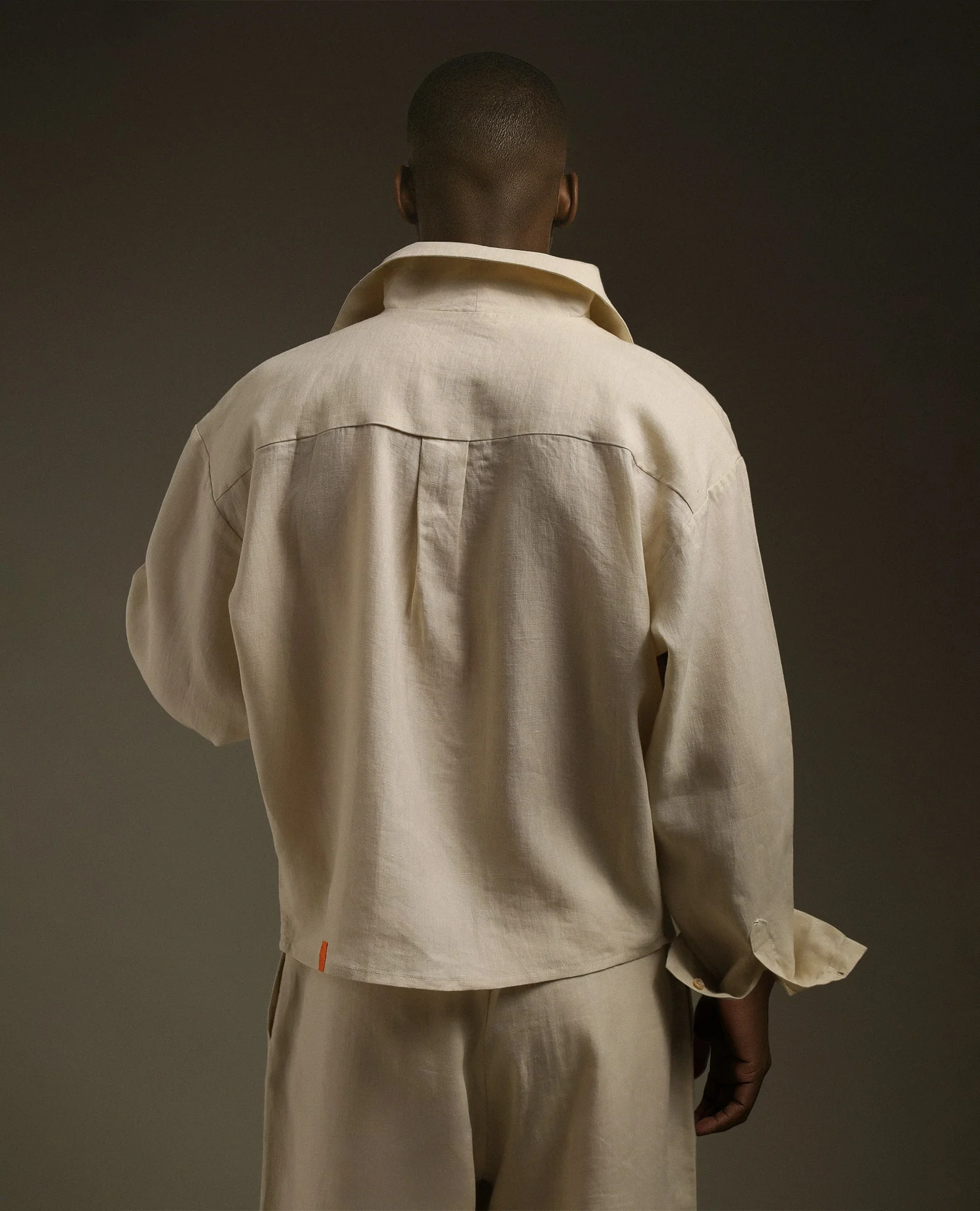 THE LINEN SHIRT