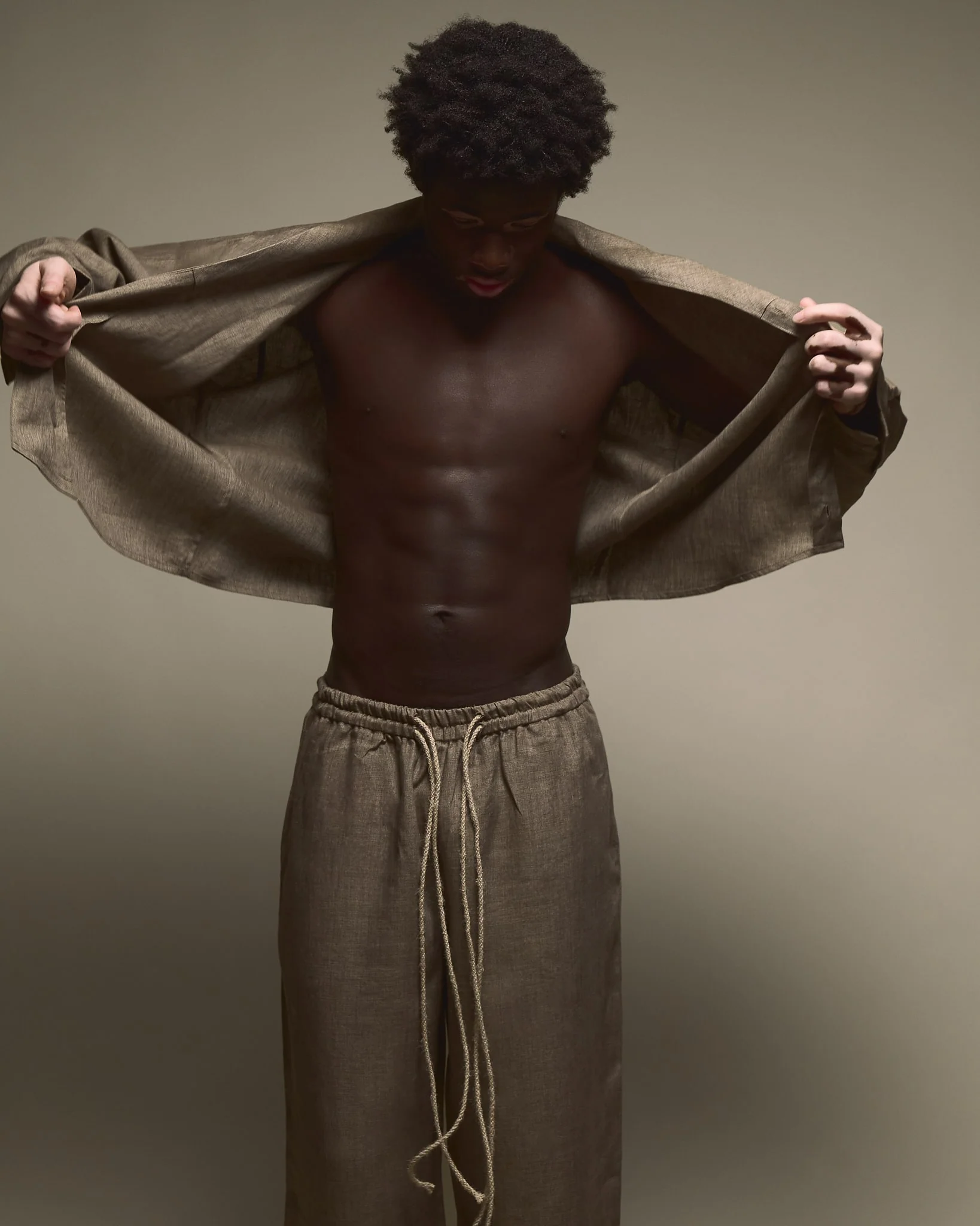 THE LINEN SHIRT - BROWN